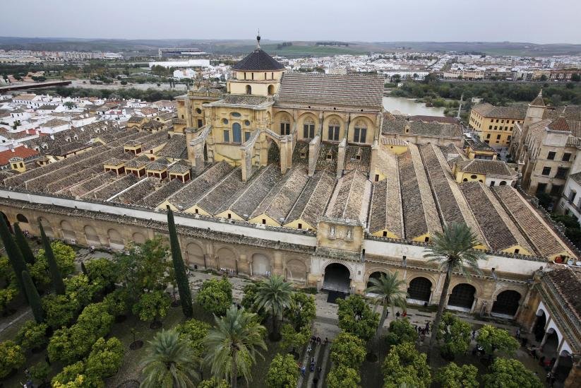 personajes famosos enterrados en la mezquita de córdoba